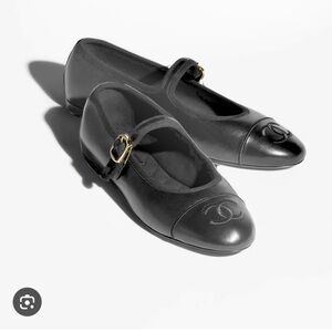 100 percent authentic chanel Mary Jane flat size 9 never worn . With taps .